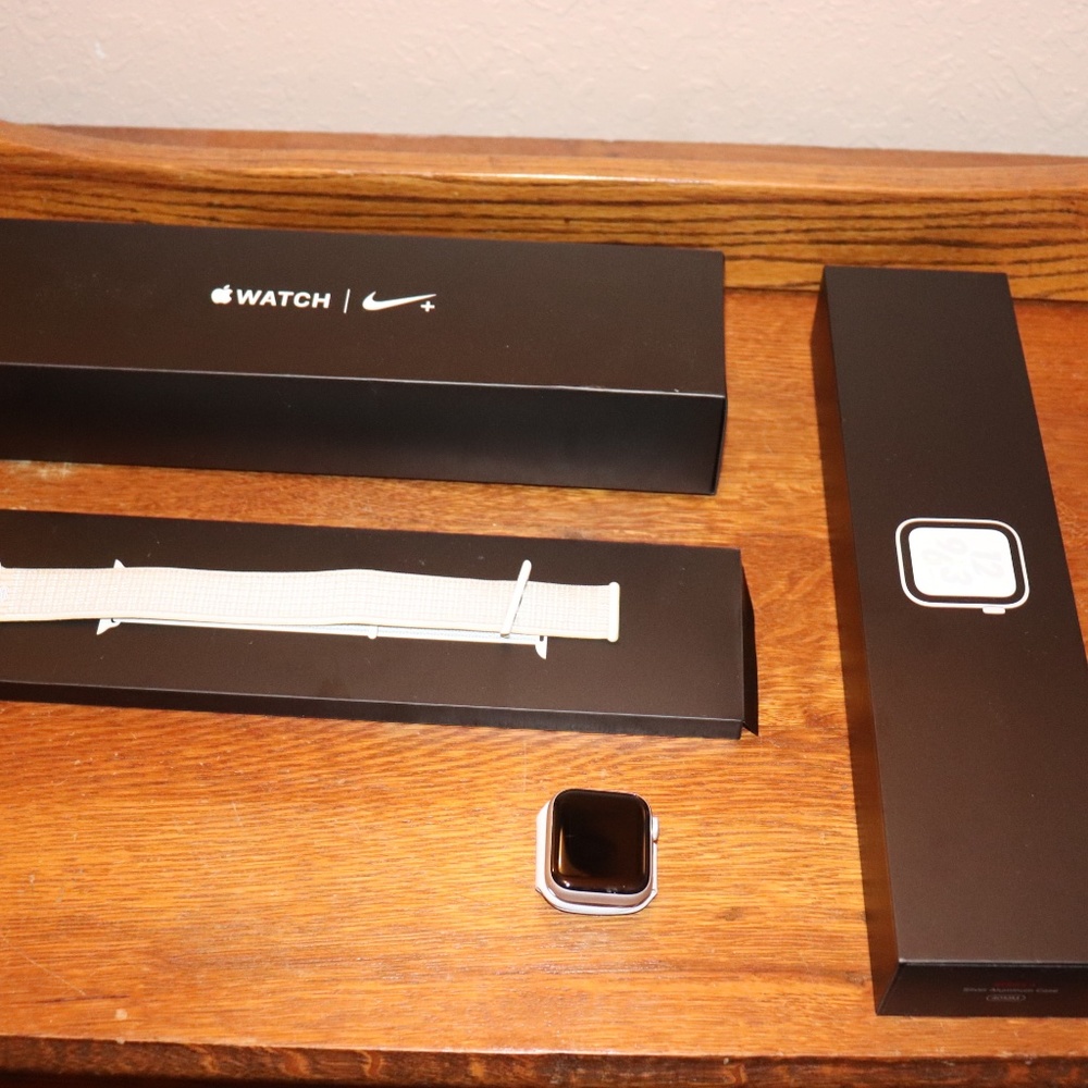 Series 4 40 mm Nike Sport Apple Watch